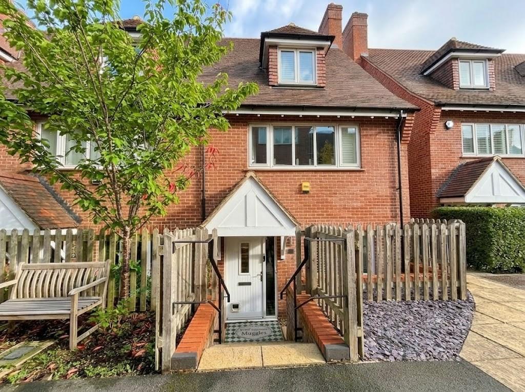 3 bed property in Tommy Flowers Mews, Mill Hill, NW7, London